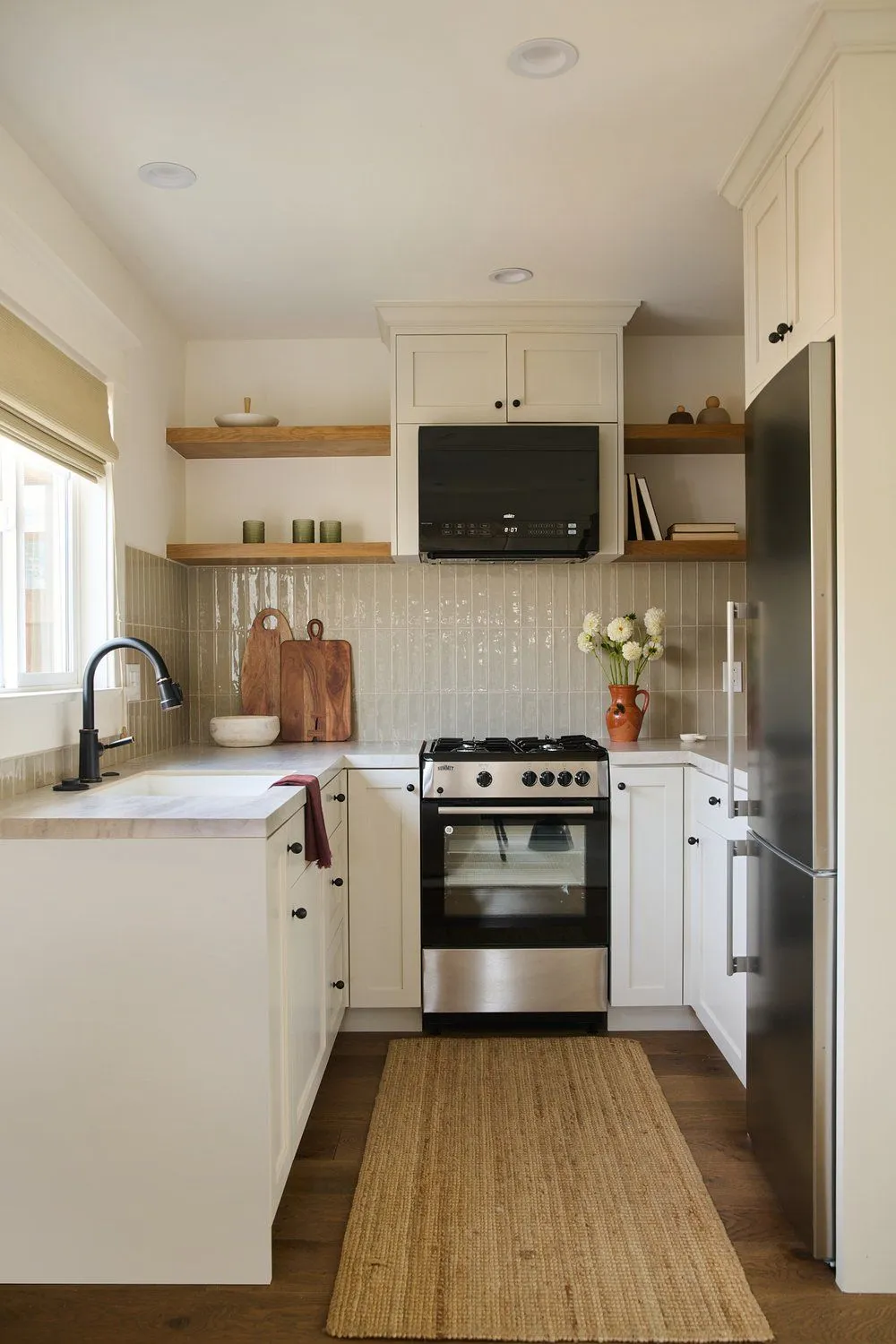 10 Small Kitchen Renovation Ideas to Maximize Space and Style 8 a small kitchen with functional layout