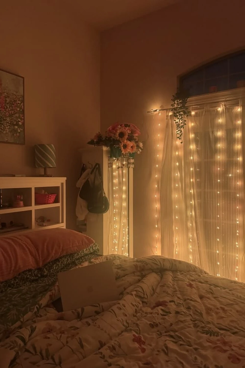 15 Bedroom Decor Ideas With Fairy Lights for a Cozy and Dreamy Space 4 accent wall with fairy lights